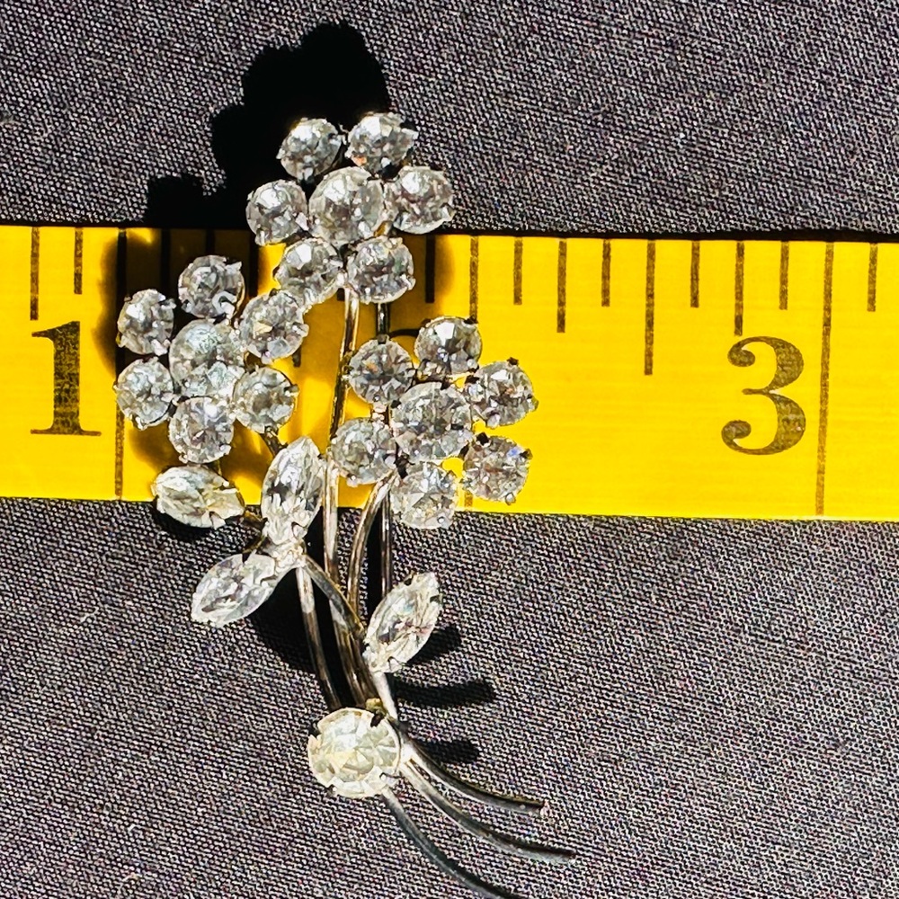 Elegant VINTAGE Silver tone Floral Brooch - Picture 6 of 6